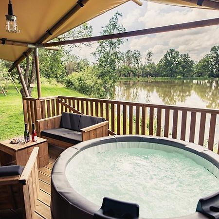 Tente Lodge Jacuzzi Privatif En Pleine Nature Thiel-sur-Acolin Dış mekan fotoğraf