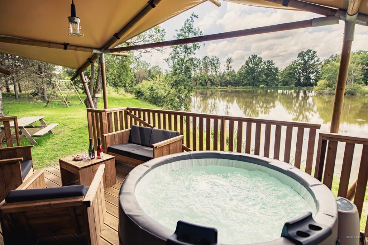 Tente Lodge Jacuzzi Privatif En Pleine Nature Thiel-sur-Acolin Dış mekan fotoğraf
