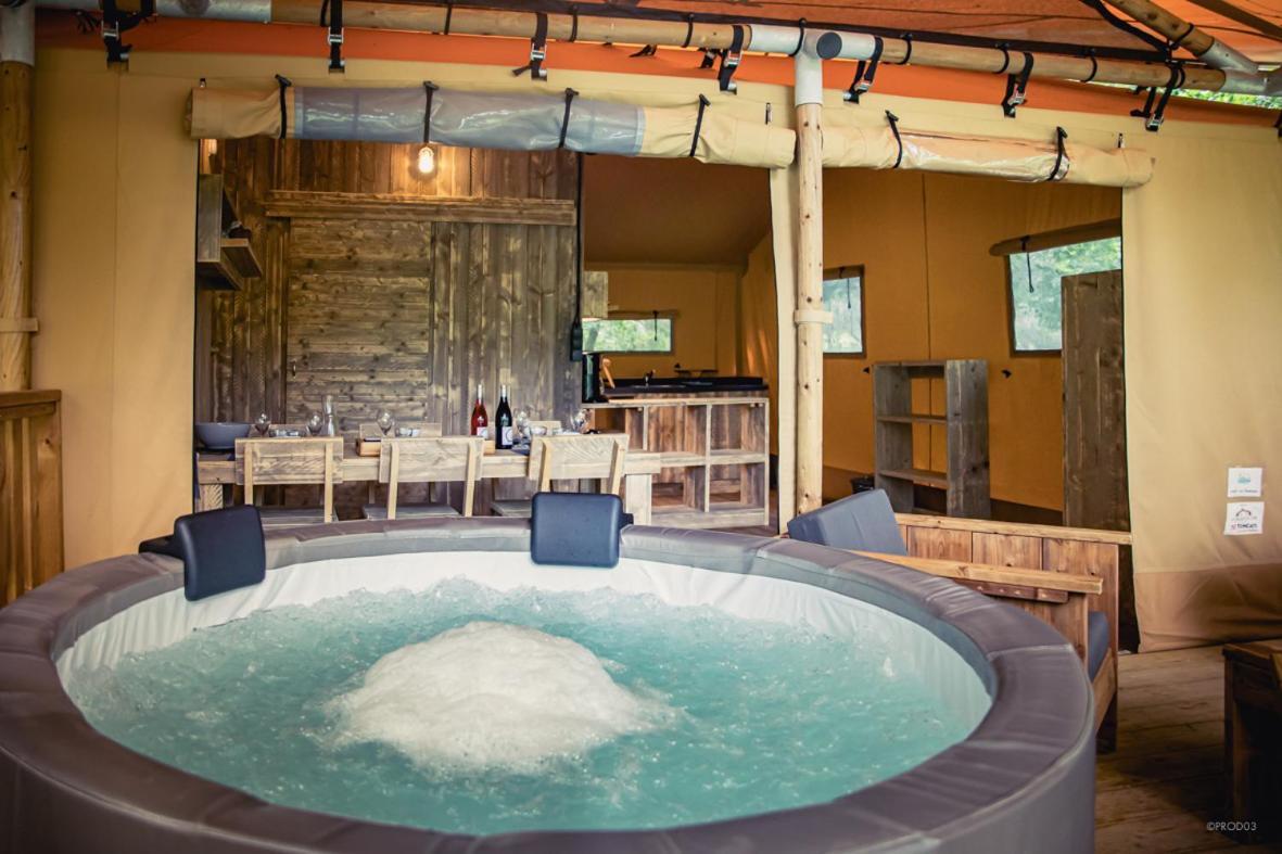 Tente Lodge Jacuzzi Privatif En Pleine Nature Thiel-sur-Acolin Dış mekan fotoğraf