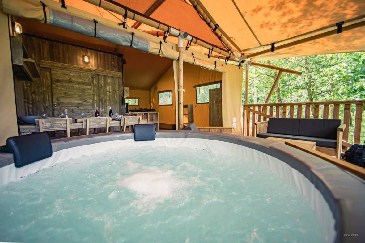 Tente Lodge Jacuzzi Privatif En Pleine Nature Thiel-sur-Acolin Dış mekan fotoğraf
